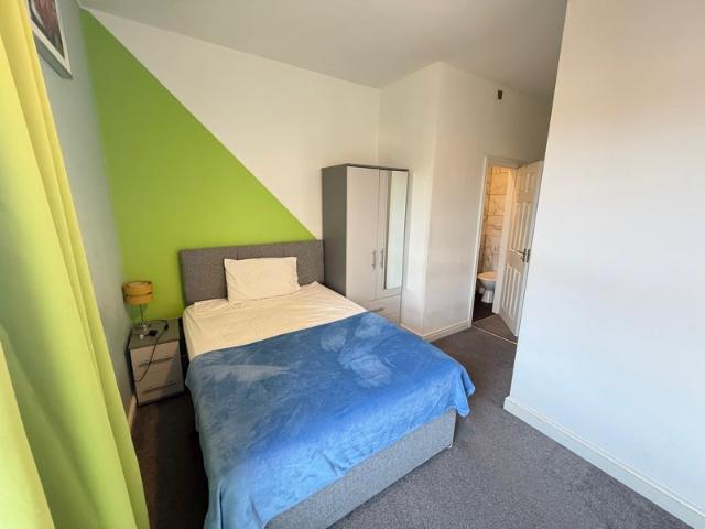 Room for rent in Rowley Park, Stafford