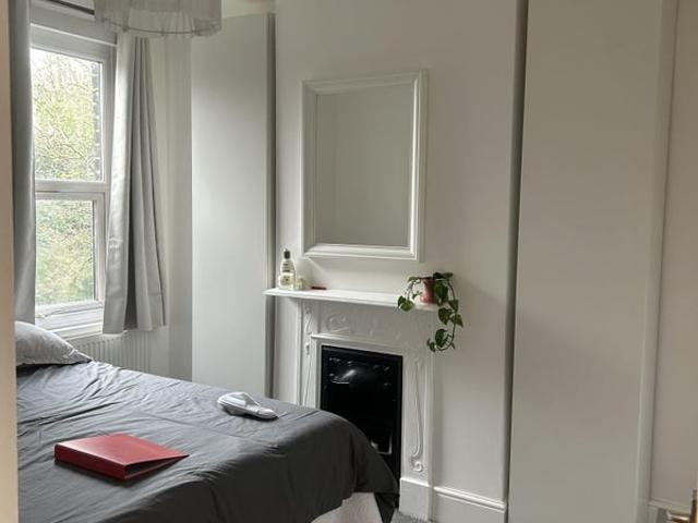 Room for rent in Chapel End, Highams Park
