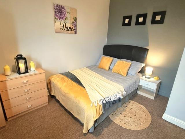 Room for rent in Lee Bank, Greater Manchester