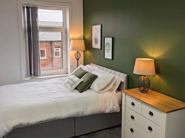 Room for rent in Lee Bank, Greater Manchester