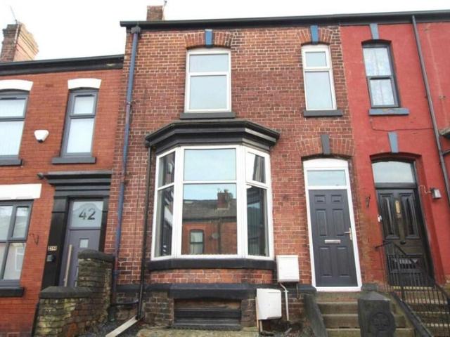 Room for rent in Moses Gate, Lee Bank