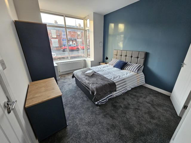 Room for rent in Bradshaw, Lee Bank