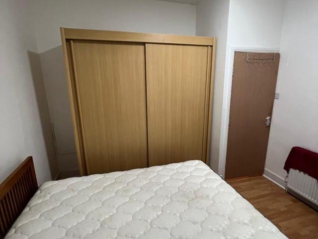 Room for rent in Newbury Park, Greater London