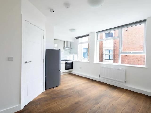 Room for rent in Fallow Corner, Greater London