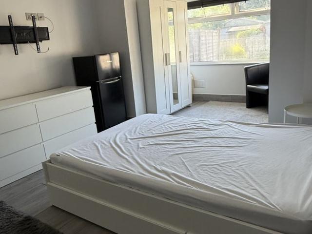 Room for rent in Highams Park, Greater London