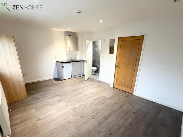 Room for rent in Colney Hatch, Greater London