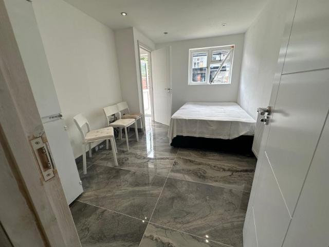 Room for rent in Barkingside, Isle Of Man
