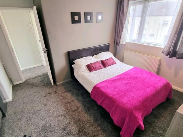 Room for rent in Lee Bank, Greater Manchester