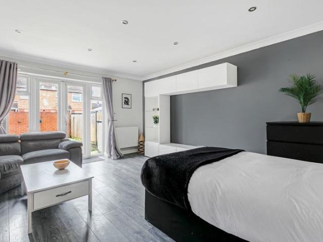 Room for rent in Poyle, Slough
