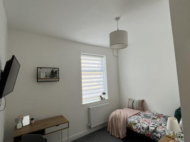 Room for rent in Cowhill, Oldham