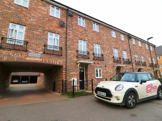 Room for rent in Harrowden, Bedford