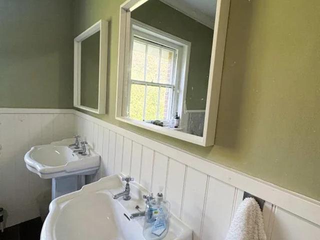 Room for rent in Hillview, Surrey