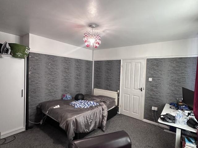 Room for rent in Wrens Nest, Dudley