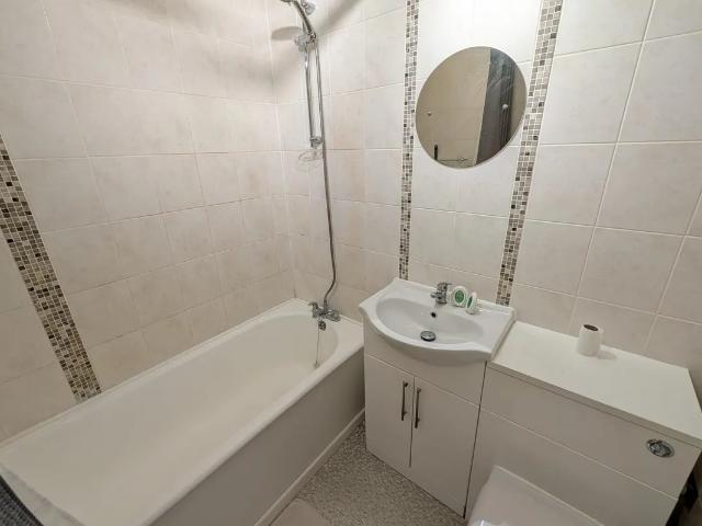 Room for rent in Eaton Rise, East Bank