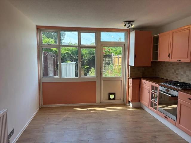 Room for rent in London Borough of Merton, Mitcham