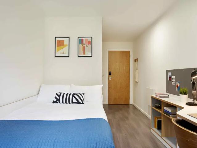 Room for rent in Hyde Park, West Yorkshire