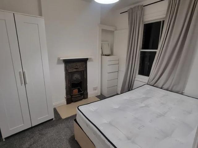Room for rent in Bellenden, Greater London