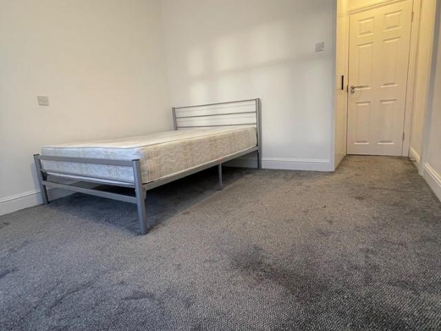 Room for rent in Bowes Park, Greater London