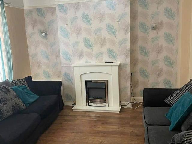 Room for rent in Cabbage Hall, Calderstones