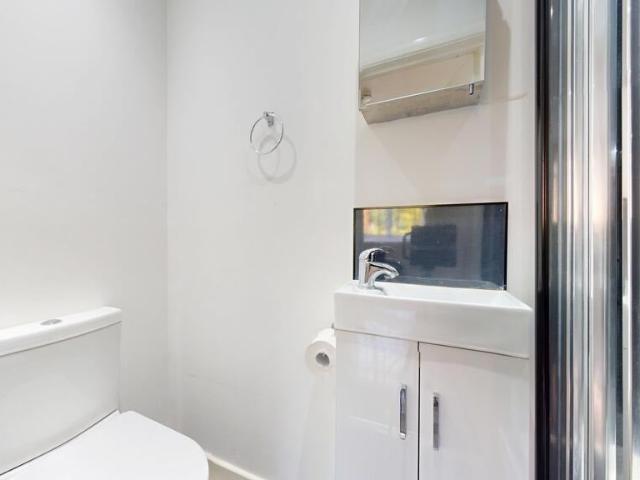 Flat for rent in Cricklewood, Greater London