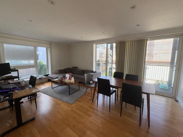 Room for rent in Boardwalk Place, Blackwall