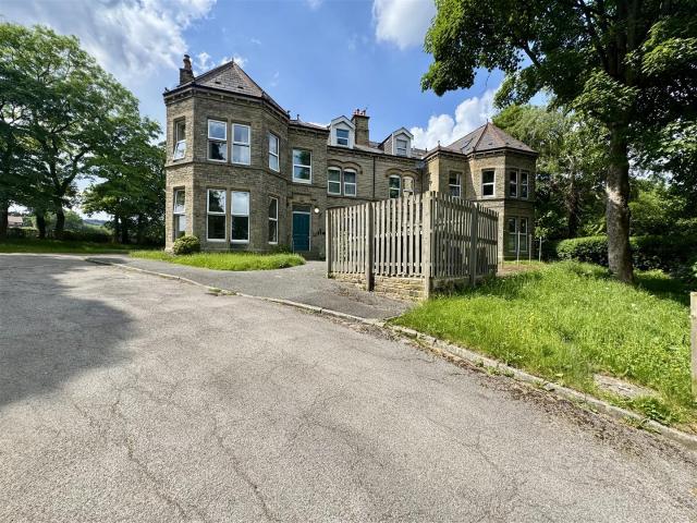 Room for rent in Longwood, West Yorkshire