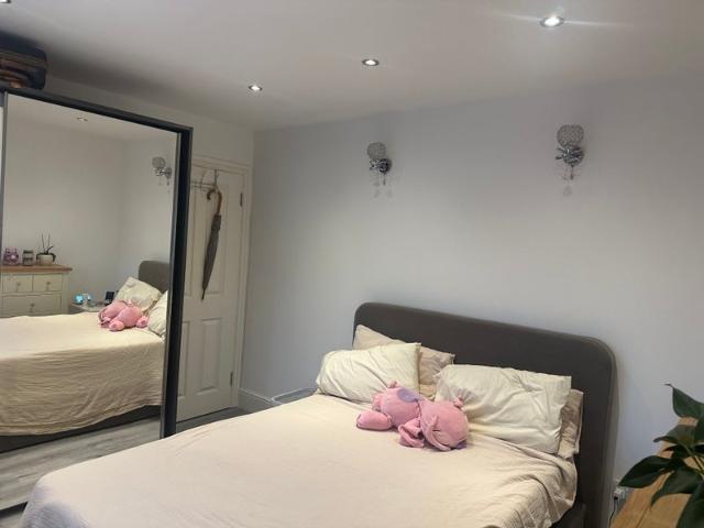 Room for rent in London Borough of Merton, Merton Park