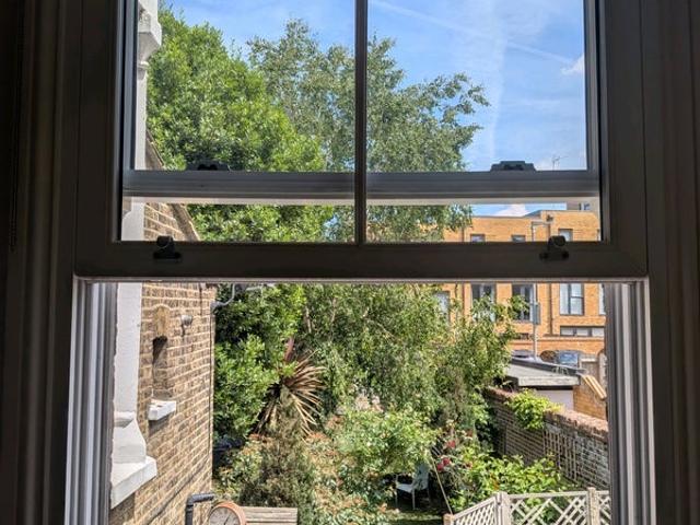 Room for rent in Charlton, Greater London