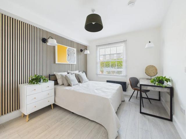 Room for rent in London Borough of Hammersmith and Fulham, Greater London