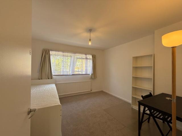 Room for rent in West Kensington, Greater London