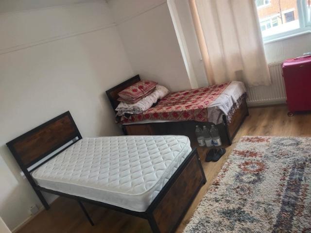 Room for rent in London Borough of Merton, Mitcham