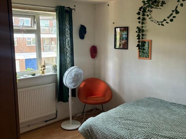 Room for rent in Brierly Gardens, Bethnal Green
