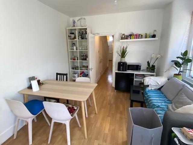Room for rent in Furzedown, Greater London