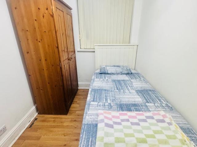 Room for rent in Rednal, Birmingham