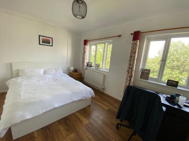 Room for rent in Furzedown, Greater London