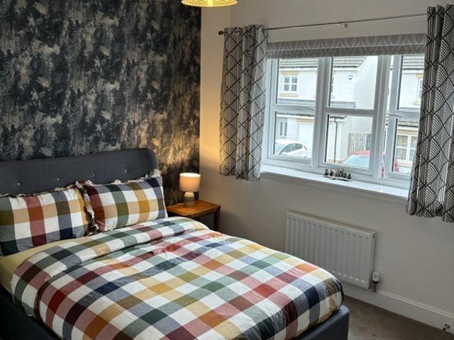 Room for rent in Currie, Scotland
