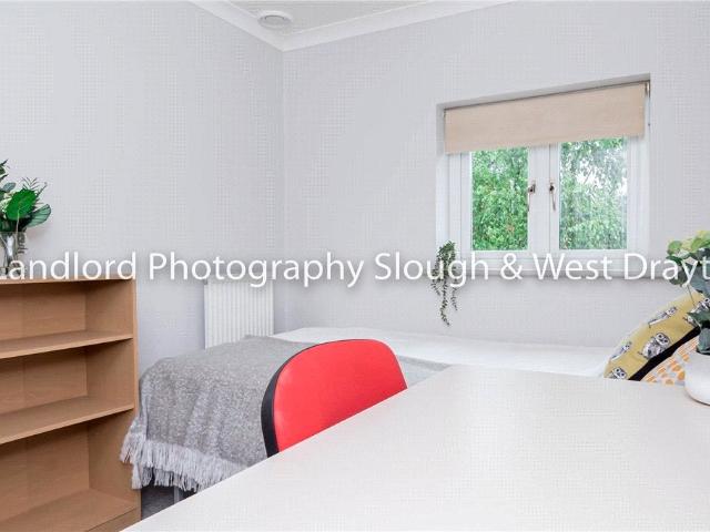 Room for rent in Park Barn, Guildford