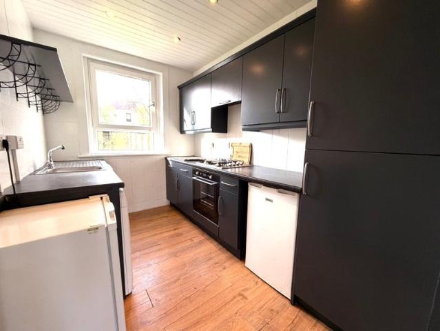 Room for rent in Balgrayhill, Glasgow