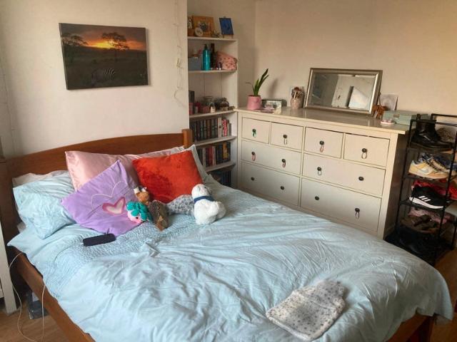 Room for rent in London Borough of Merton, Mitcham