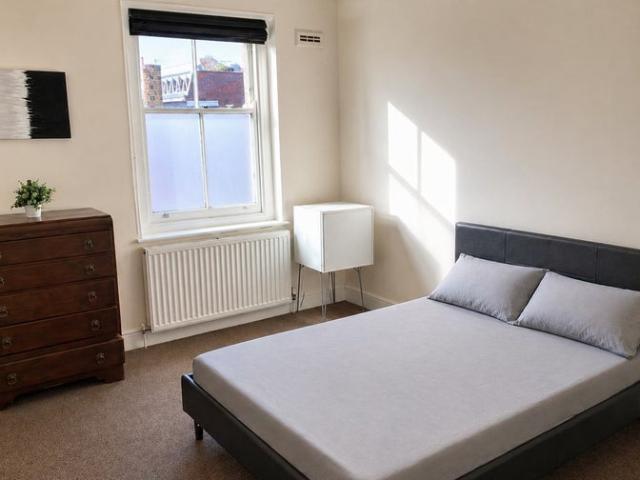 Room for rent in Saint Giles, Bloomsbury