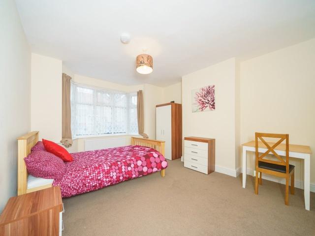 Room for rent in London Borough of Ealing, Greater London