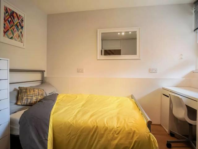 Flat for rent in London Borough of Tower Hamlets, Greater London