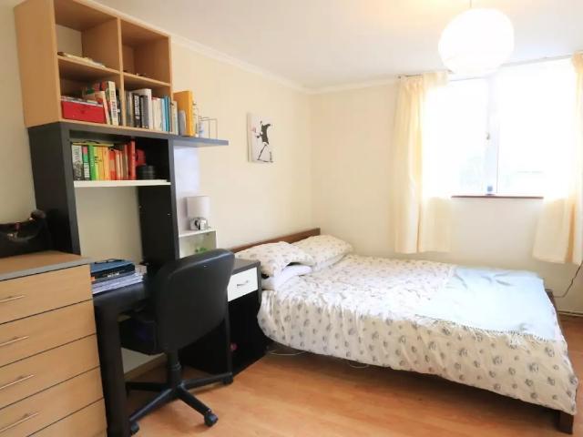 Flat for rent in London Borough of Tower Hamlets, Greater London