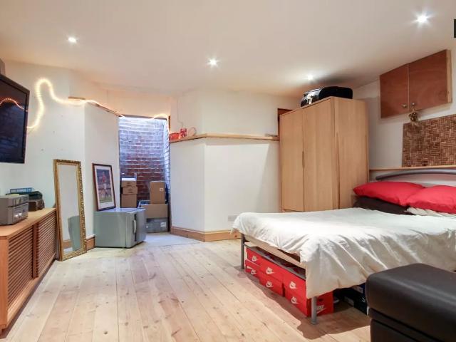 Room for rent in London Borough of Tower Hamlets, Greater London