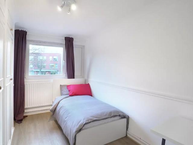 Room for rent in London Borough of Tower Hamlets, Greater London