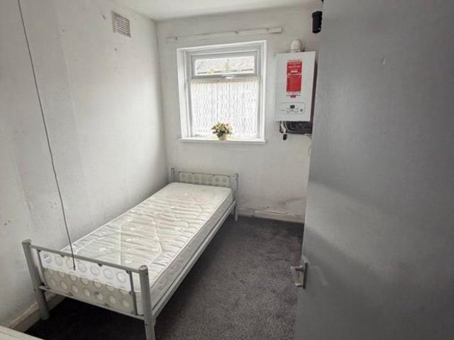 Room for rent in Werneth, Pendock