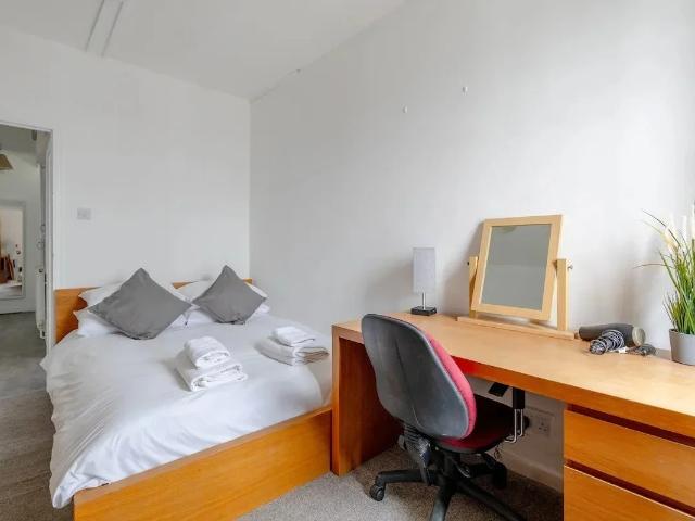 Room for rent in Chalk Farm, Greater London