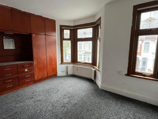 Room for rent in Plashet, Greater London