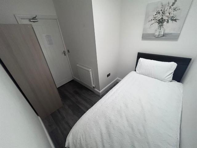 Room for rent in Staniland, Boston