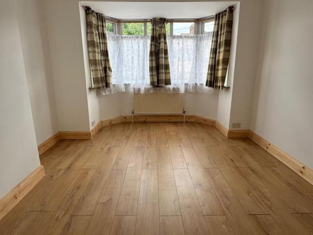 Room for rent in Hale End, Greater London